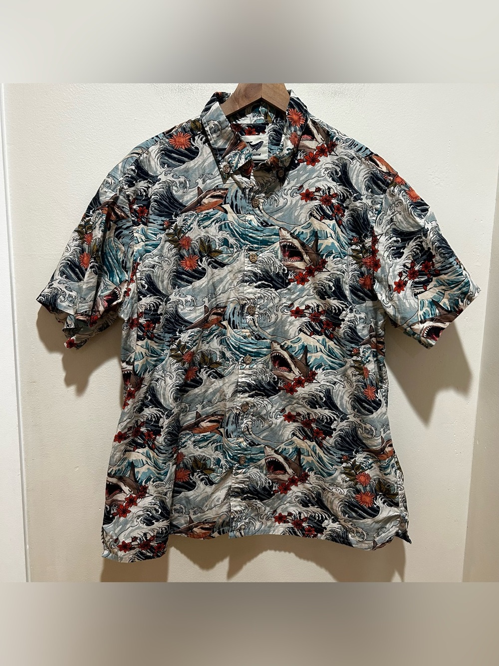 Yiume Turbulence with Sharks at Sea Men’s Resort Wear Button Down Hawaiian Shirt